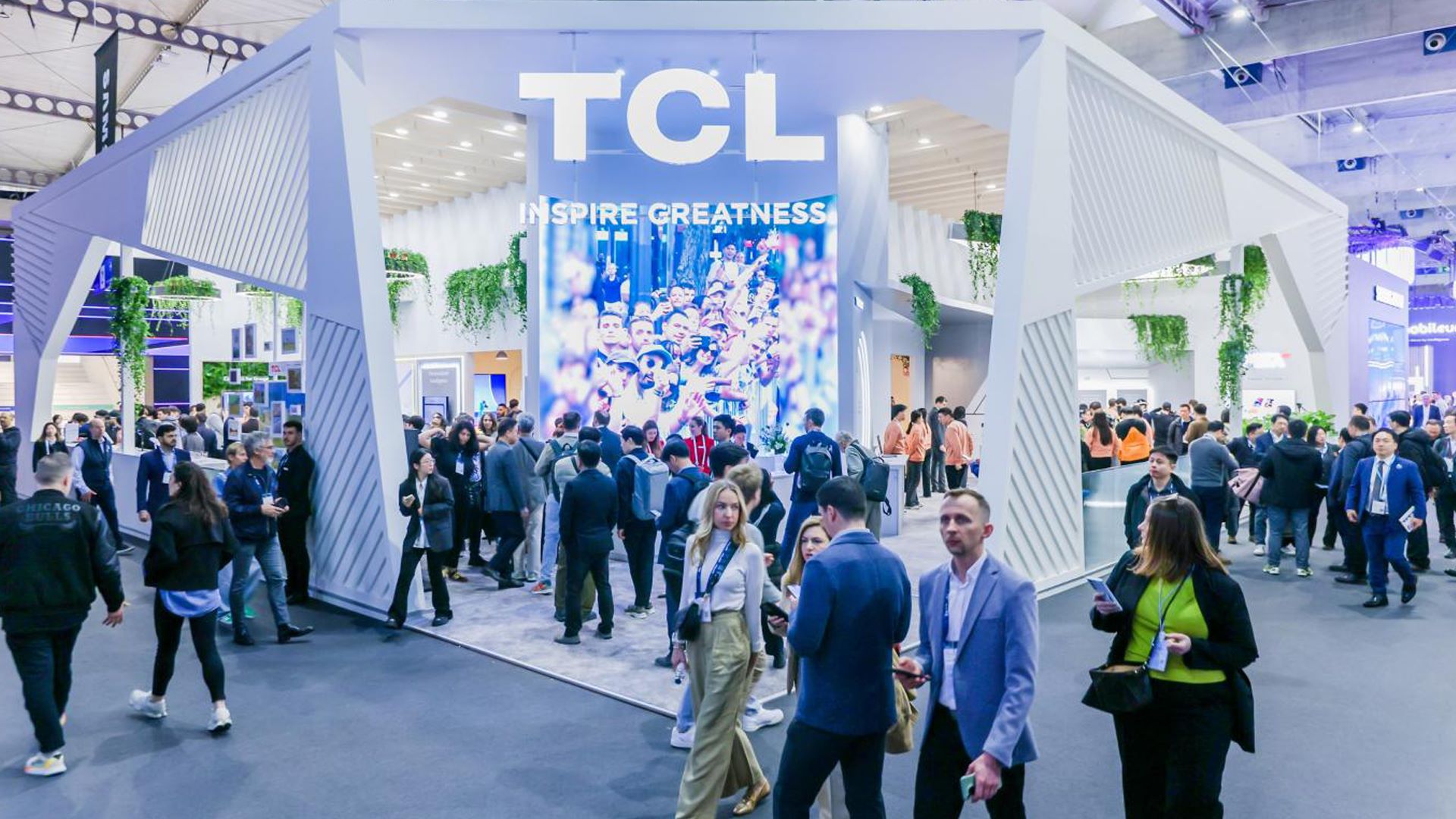 TCL Advances Human-Focused Technology with Dynamic Launches at MWC 2025, Featuring the TCL 60 Series, NXTPAPER Tablet, and 5G Connected Devices