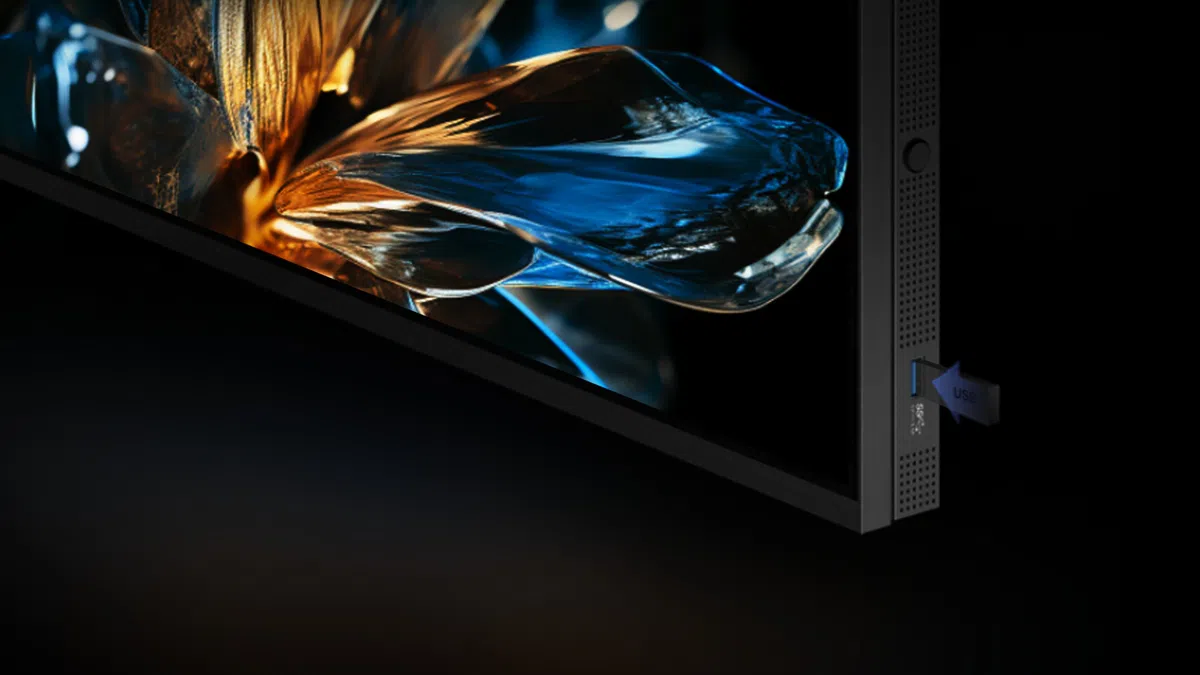 TCL 115" X955 USB 3.0 port on side