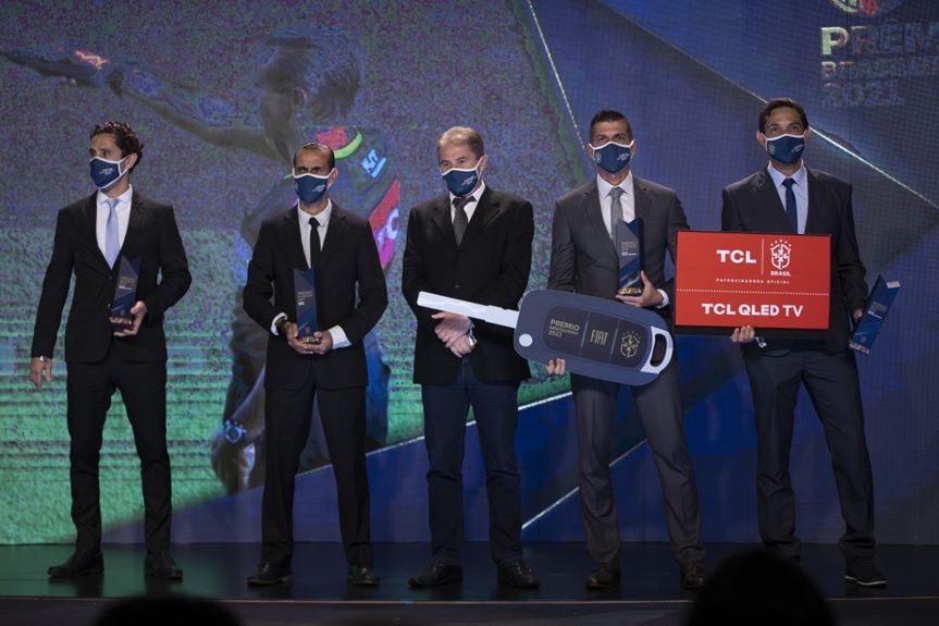TCL entrega prêmios para melhores árbitros do Brasileirão 2021