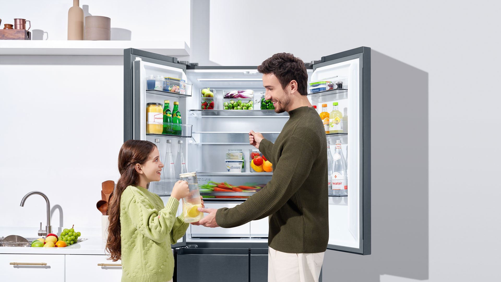 TCL RC456CXE0 Fridge height-adjustable shelves