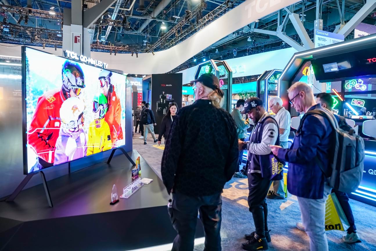 CES 2024―TCLが世界最大の115インチQD-Mini LEDテレビを初披露